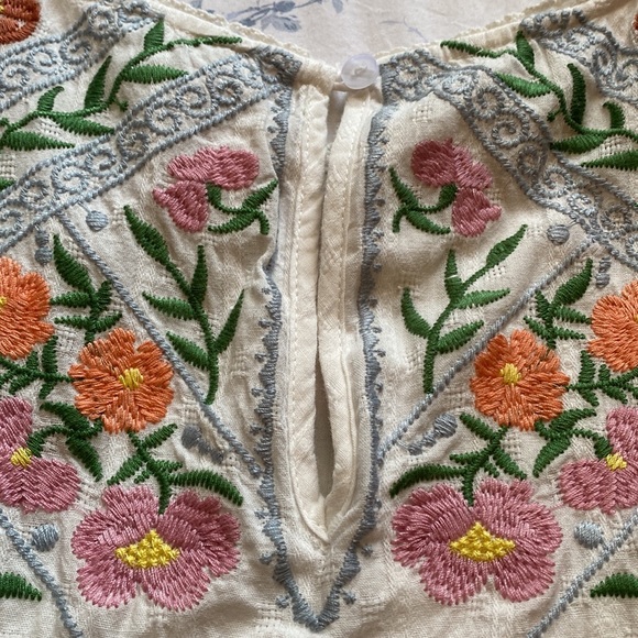 Embroidered Women’s Cotton Top -Large - Picture 9 of 11